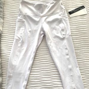 $7 NEW white activewear cropped leggings